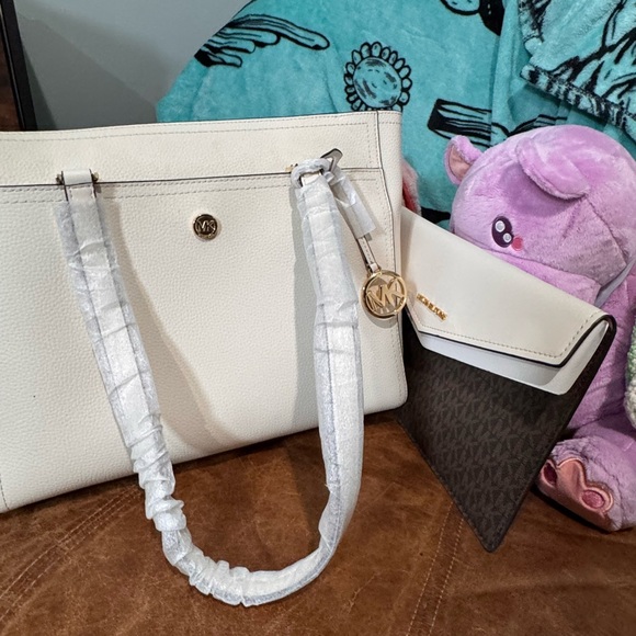 Michael Kors Maisie Large Pebbled Leather 3-In-1 Tote Bag - Picture 2 of 7